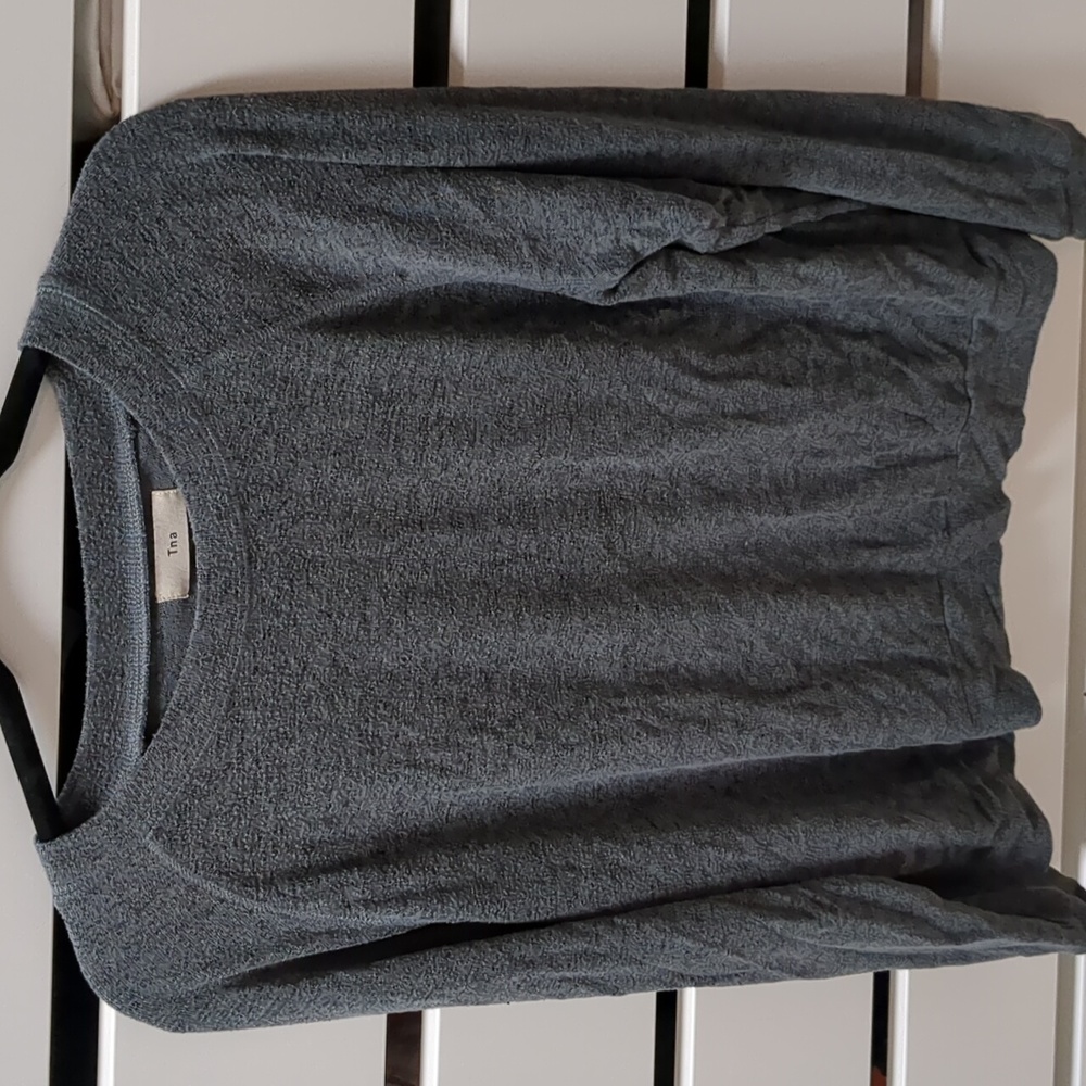Aritzia TNA sweatshirt